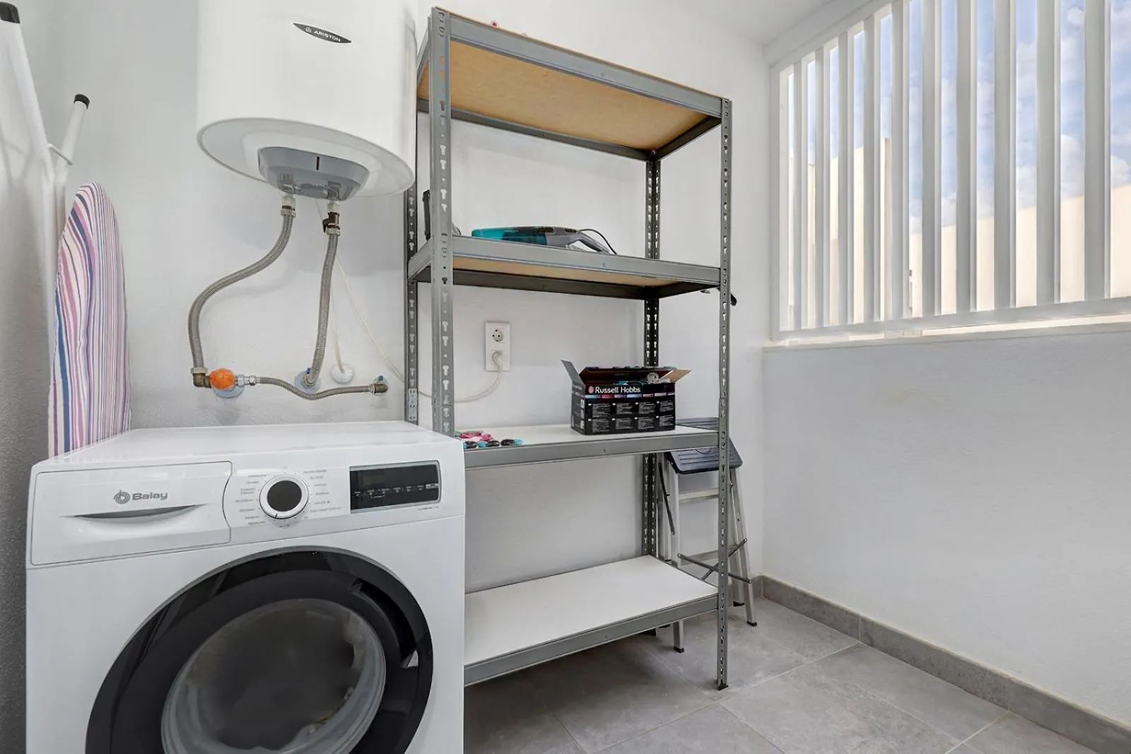 Estepona Terrace, Parking & Pool Apartment